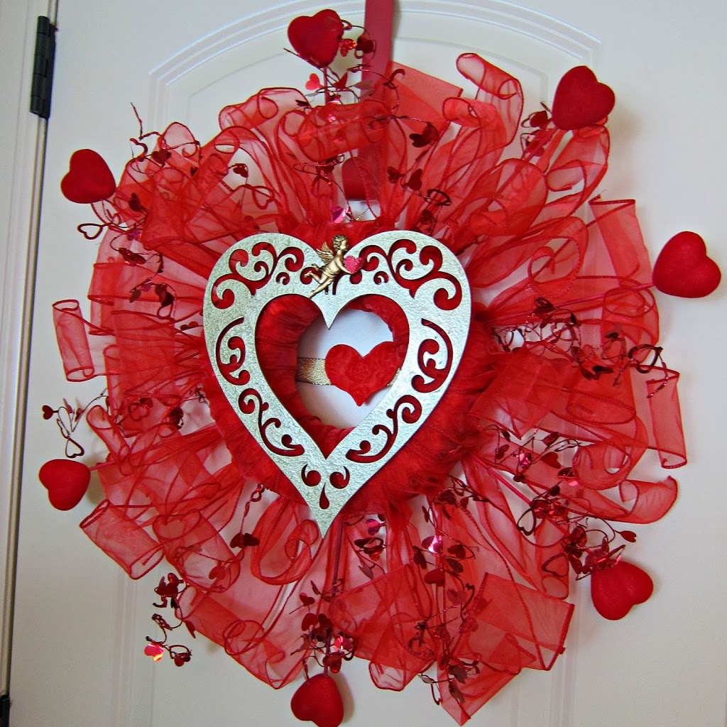 Valentine's Day Wreath made with Dollar Store Items - Morena's Corner